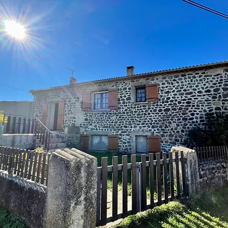 Familial Avec Terrasses, Cheminee Et Equipements Bebe A Chateau-la-ville, Pres De L'allier - Fr-1-582-211