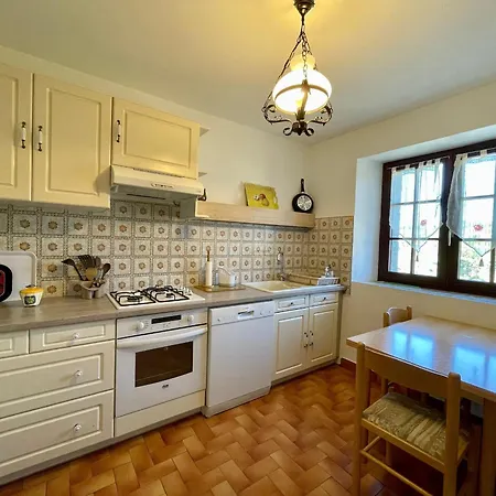 Familial Avec Terrasses, Cheminee Et Equipements Bebe A Chateau-la-ville, Pres De L'allier - Fr-1-582-211 Holiday home