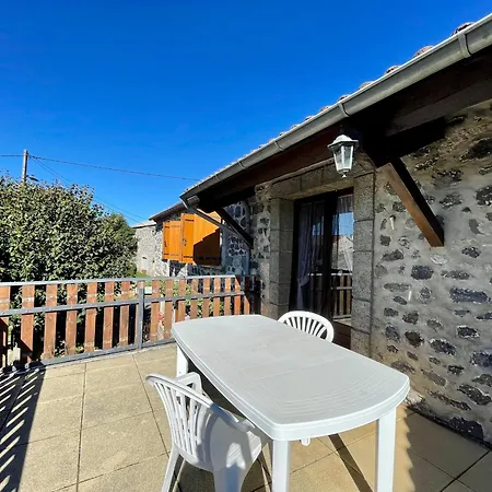 Holiday home Familial Avec Terrasses, Cheminee Et Equipements Bebe A Chateau-la-ville, Pres De L'allier - Fr-1-582-211 *