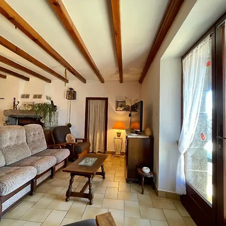Familial Avec Terrasses, Cheminee Et Equipements Bebe A Chateau-la-ville, Pres De L'allier - Fr-1-582-211 * Saint-Haon